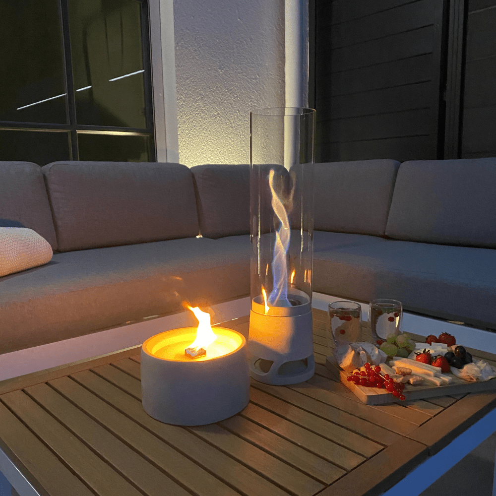 Herd aus Gusseisen von Manubeton mit FIRE Cozy DEAL, flammendes Feuer und gemütliche Atmosphäre, sichtbare Details und Textur