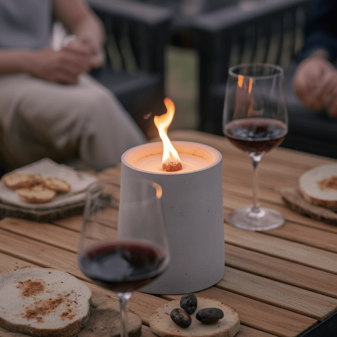 Manubeton Dauerfeuer CLARUS Outdoor Kerze in eleganter Glasvase, ideal für den Außenbereich, warme Beleuchtung und stimmungsvolle Atmosphäre