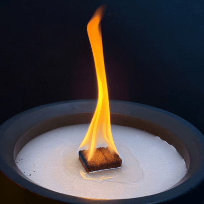 Manubeton Dauerfeuer CLARUS Outdoor Kerze in einer Glaslaterne, warmes Licht für den Außenbereich