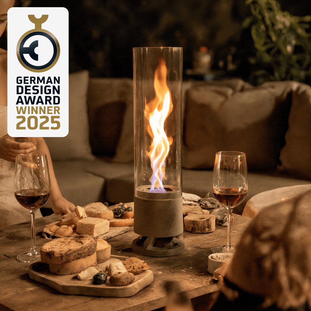 Grauer Standfeuer LUCEO Outdoor von Manubeton, wetterfester Außenkamin mit modernem Design, ideal für Garten und Terrasse