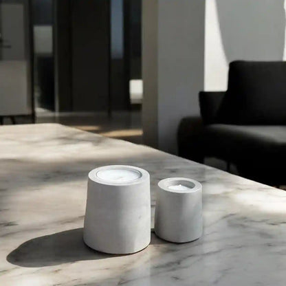 Zweier-Set Teelichthalter GEMMA von Manubeton aus Beton, modernes Design, perfekt für stimmungsvolle Beleuchtung.