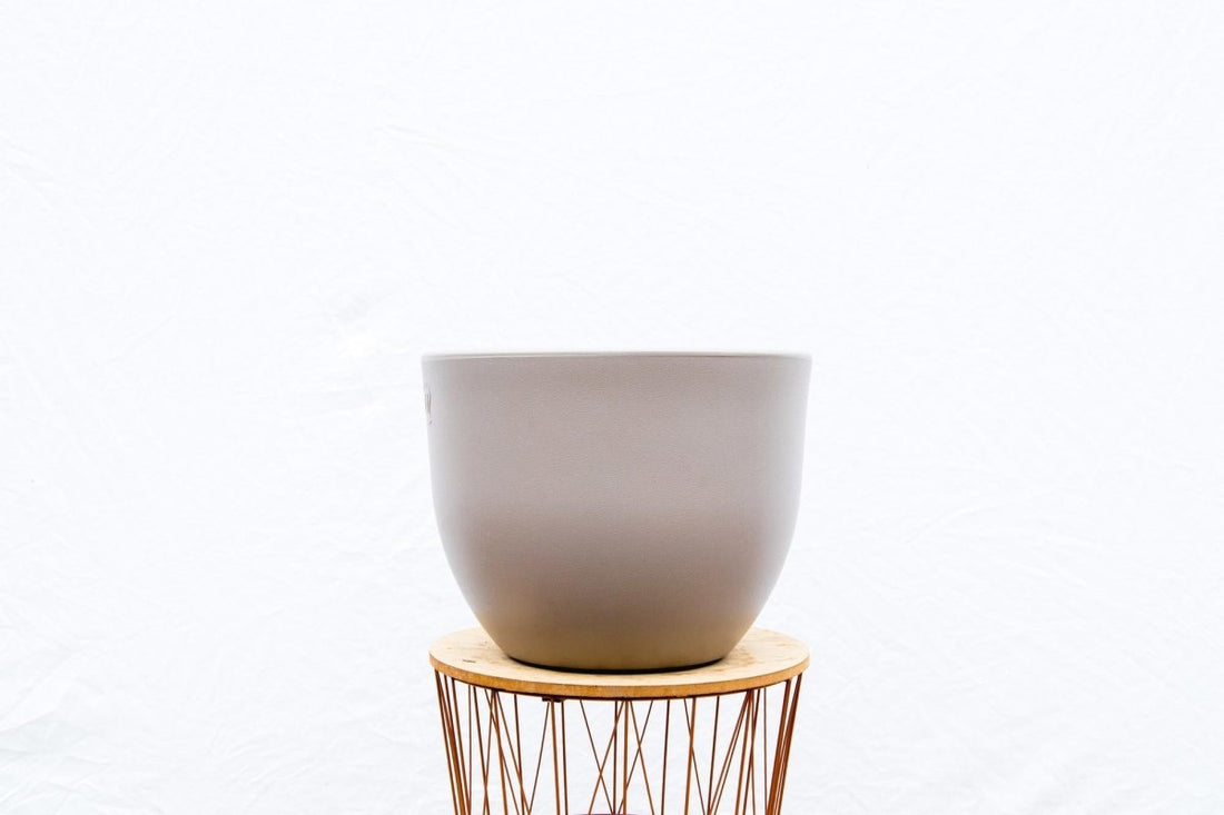 Topf Eggy Taupé - D65 x H51 - Wurzelwerk Design