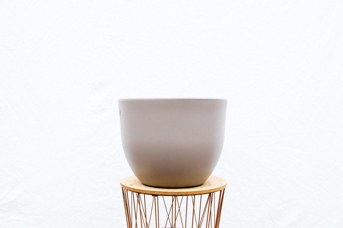 Topf Eggy Taupé - D80 x H61 - Wurzelwerk Design