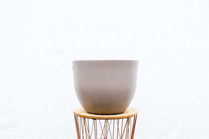 Topf Eggy Taupé - D80 x H61 - Wurzelwerk Design