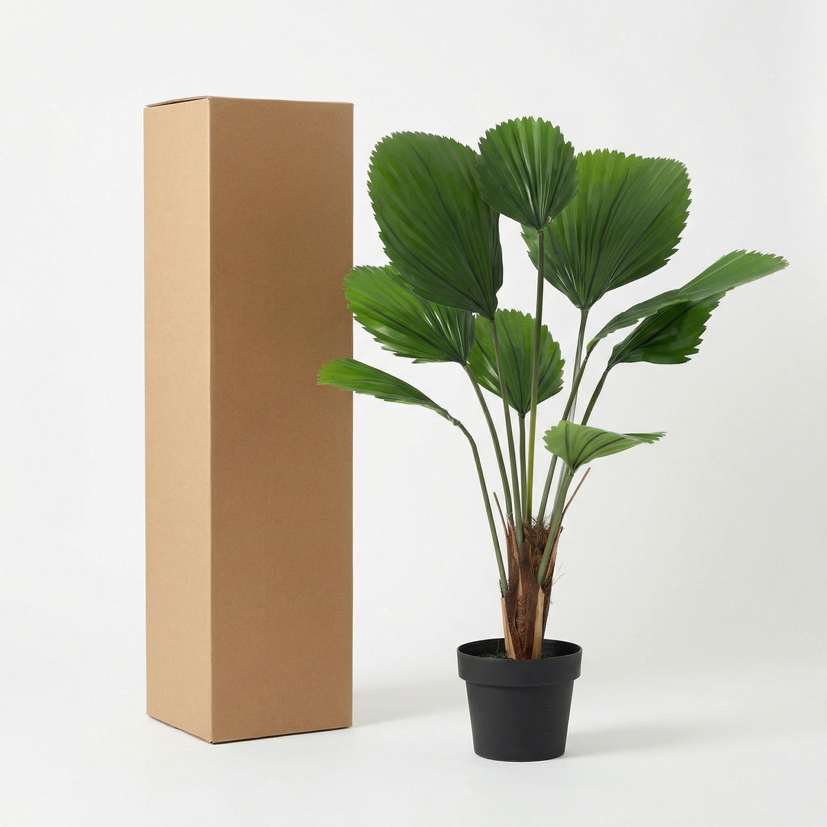 Künstliche Licuala Grandis Pflanze von Everspring, 104 cm hoch, mit großen grünen Blättern, ideal für Dekorationszwecke.
