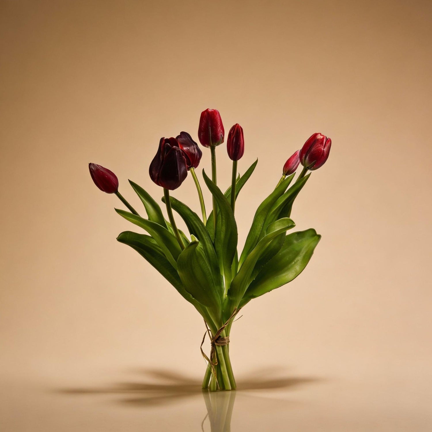 Tulpenstrauß - Dunkelrot - ‘Real Touch’ Kunsttulpen - 7 Stiele - 42 cm