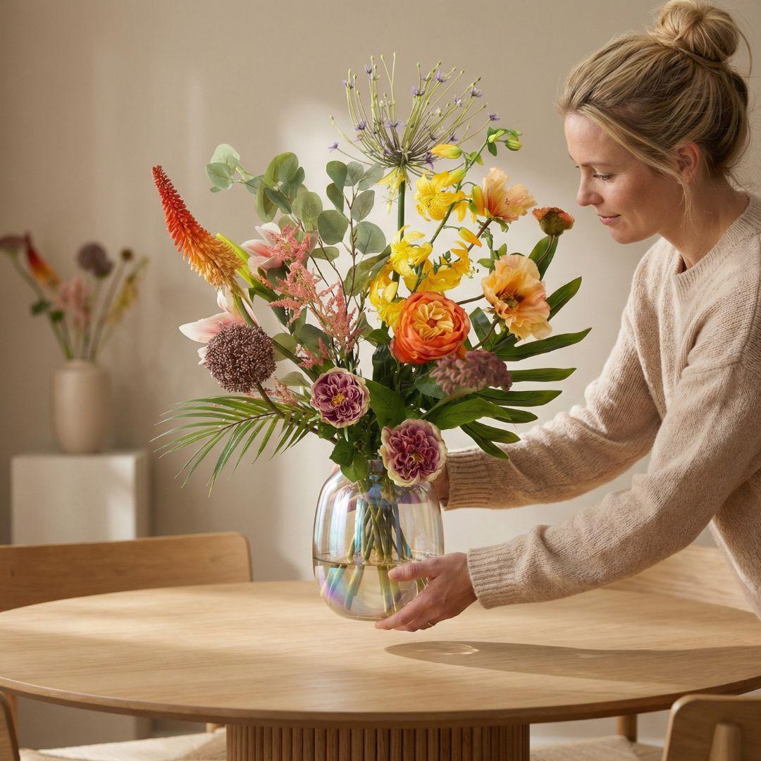 Kunstblumenstrauß Tropical Chic Deluxe von Everspring, 13 Stiele, Real Touch, ca. 105 cm hoch, farbenfrohe tropische Blumen.