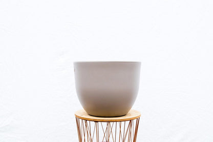 Topf Eggy Taupé - D100 x H77 - Wurzelwerk Design