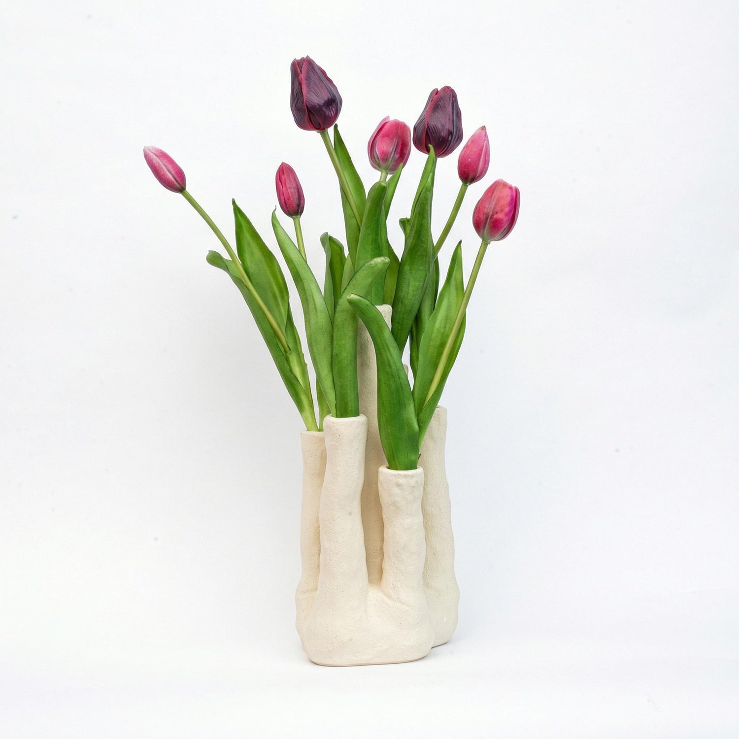 Künstliche Tulpen im Tulip Touch Set von Everspring in Vase mit mehreren Ausgüssen, realistische Blüten und grüne Blätter