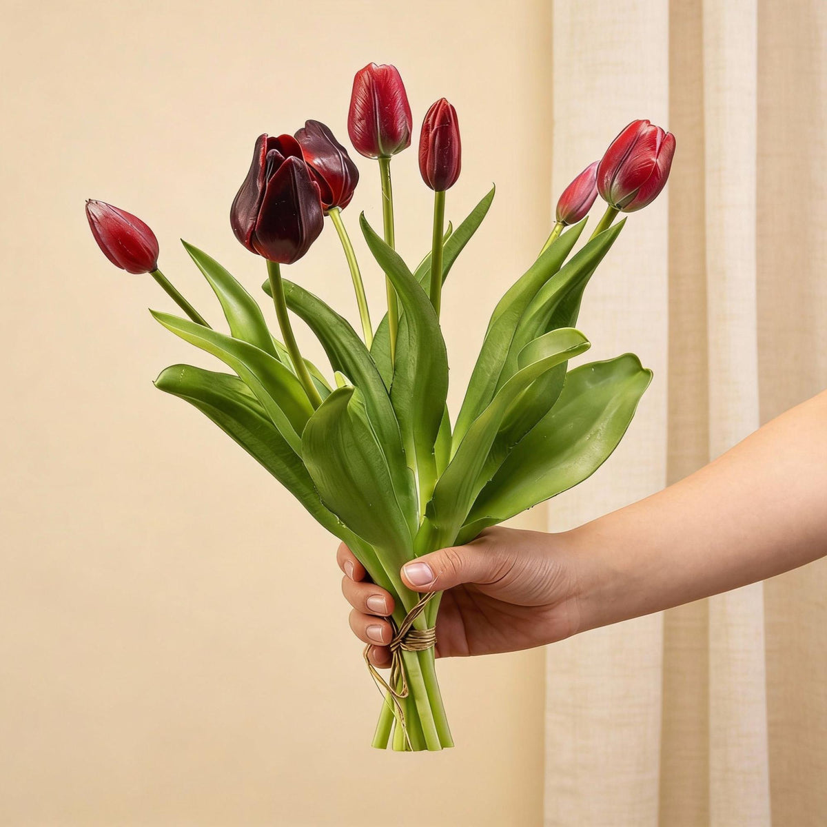 Dunkelroter Everspring Tulpenstrauß aus 7 Real Touch Kunsttulpen, 42 cm hoch, detailreiche künstliche Blumen für Dekoration