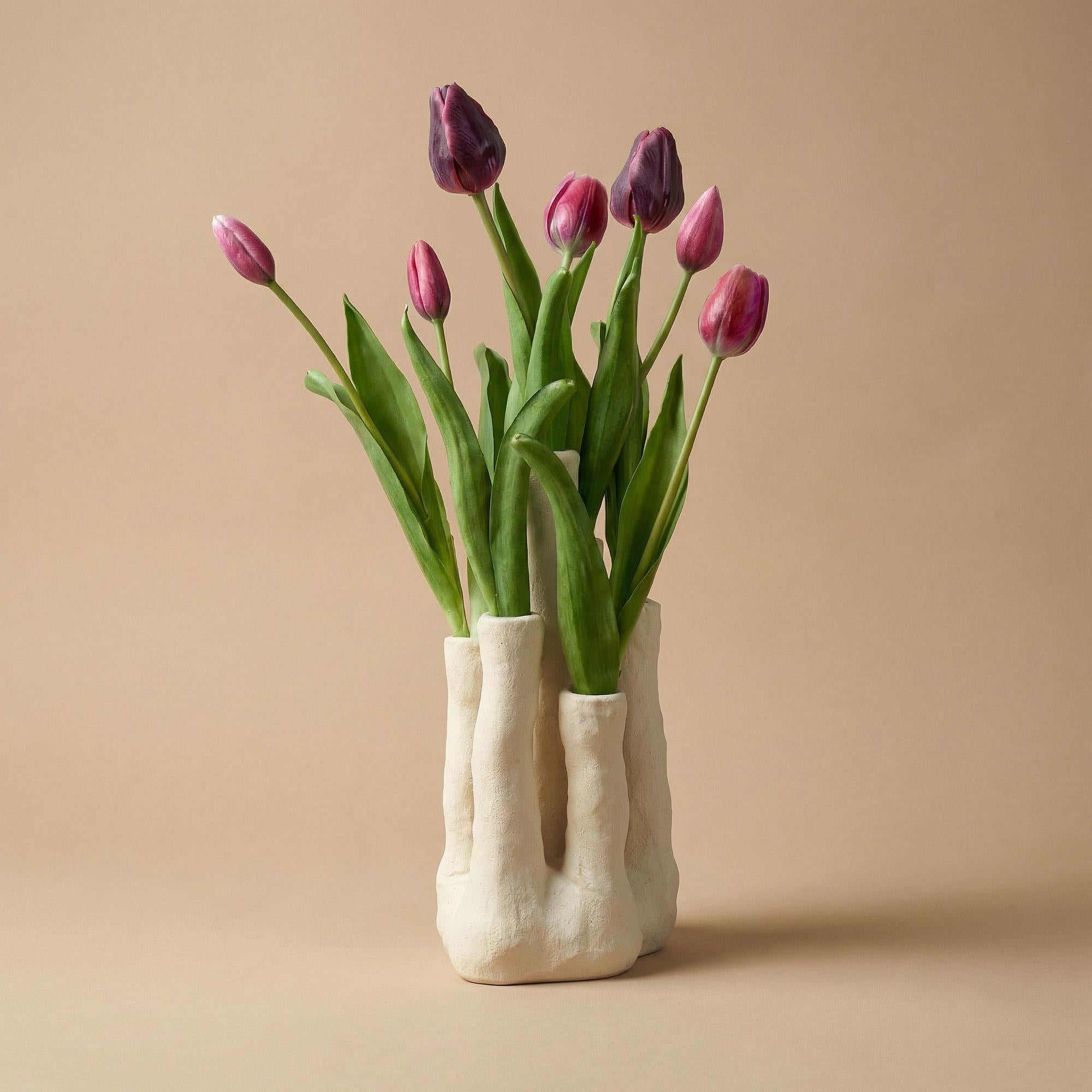 Künstliche Tulpen im Everspring Tulip Touch Set mit Vase und mehreren Ausgüssen, realistische Blüten und grüne Blätter, Dekorationsstück